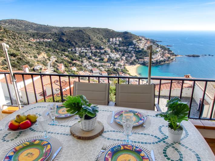 Location de vacances pour 4 personnes, avec terrasse dans Canyelles Petites