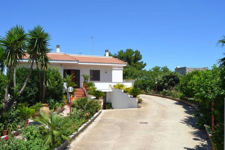 Casa vacanza per 2 persone, con Balcone e Terrazza nonché Giardino e Piscina per bambini a Muro Leccese