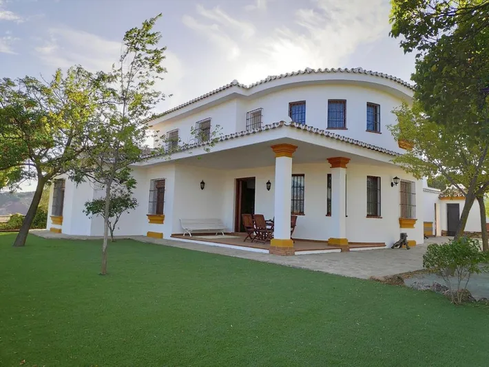 Chalet para 8 personas, con jardín y terraza además de vistas y piscina - 1