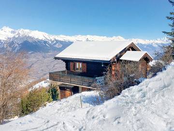 Ferienhaus für 8 Personen, mit Balkon und Ausblick in Nendaz