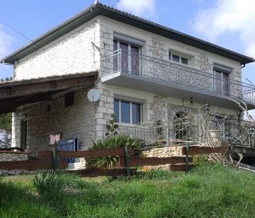 Chambre d’hôte pour 2 personnes, avec vue et terrasse ainsi que jardin et piscine, animaux acceptés dans le Lot-et-Garonne