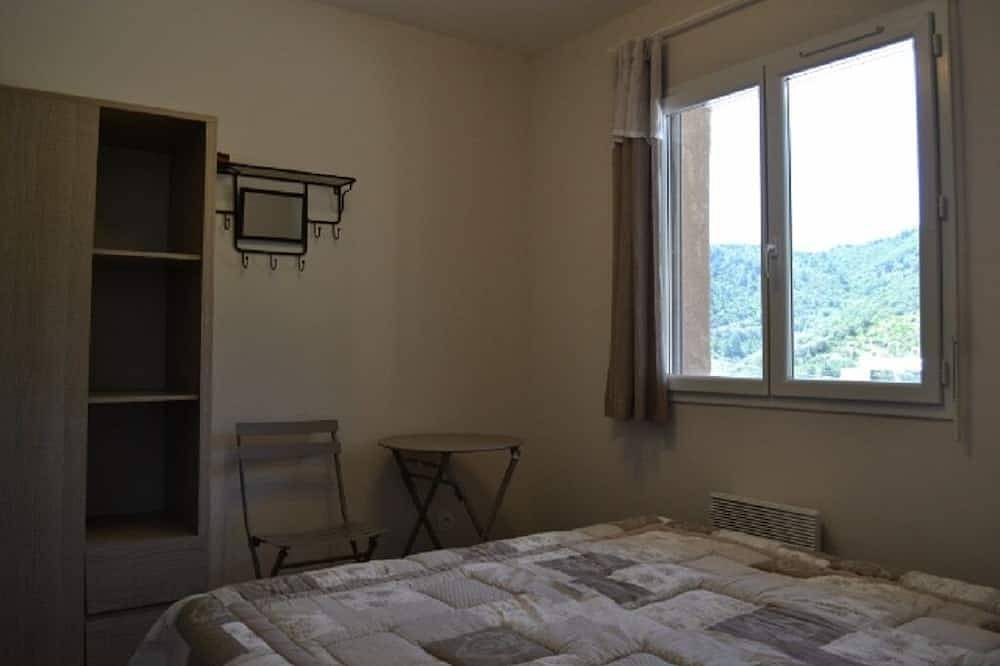Air-conditioned gîte with private pool, boules pitch, 5 minutes from the Orb river in Vieussan, Béziers und Umgebung