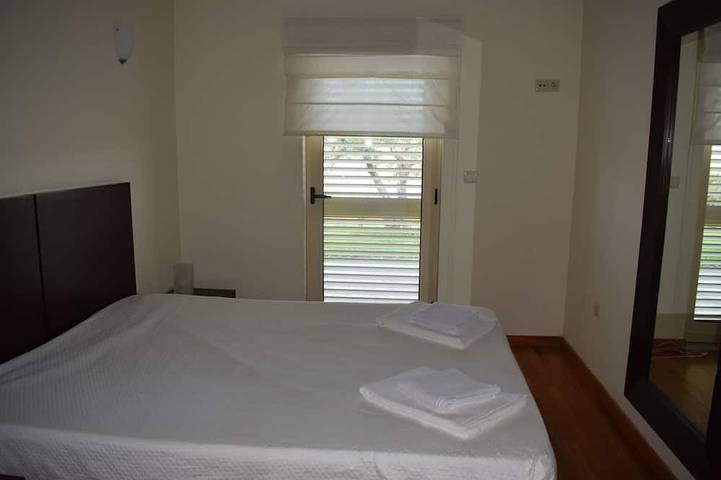 Gîte pour 8 personnes, avec terrasse ainsi que piscine et jardin dans Mogadouro - 4