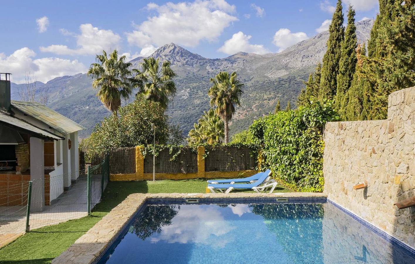 Encantador apartamento de 2 dormitorios con piscina y terraza en Jimera de Líbar in Jimera de Líbar, Provincia de Málaga