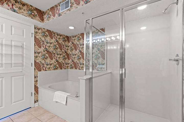 Vacation rental for 10 people, with balcony and pool as well as children pool and hot tub in North Myrtle Beach