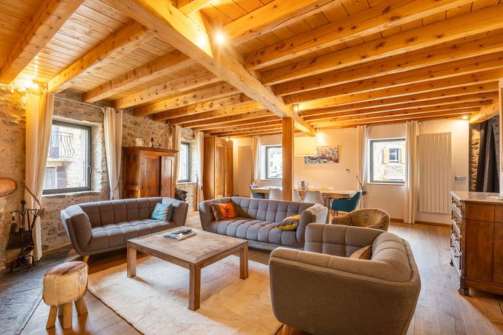 Location de vacances pour 8 personnes, avec Jacuzzi ainsi que Terrasse et Sauna dans Office De Tourisme Des Angles