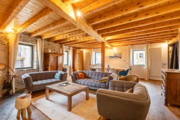 Location de vacances pour 8 personnes, avec jacuzzi ainsi que sauna et terrasse dans Office De Tourisme Des Angles