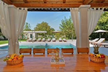 Ferienhaus für 16 Personen, mit Terrasse und Pool, mit Haustier in Barban