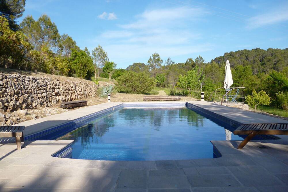 Provence villa quiet private pool large garden near pretty village 6 pers. in Claviers, Draguignan region