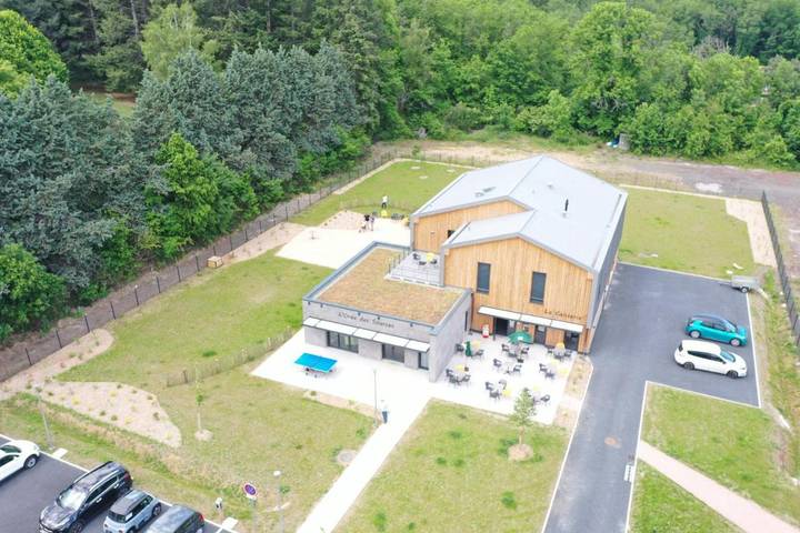 Hôtel pour 2 personnes, avec jardin dans Office de Tourisme de Volvic