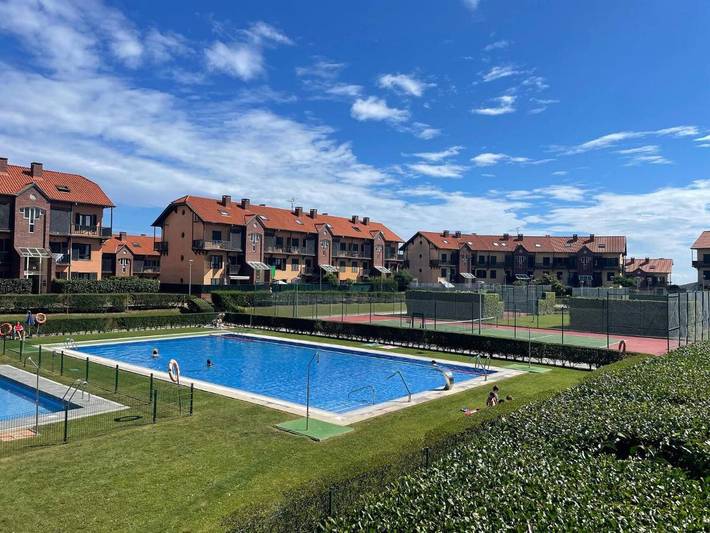 Apartamento para 4 personas, con piscina y terraza en Comillas