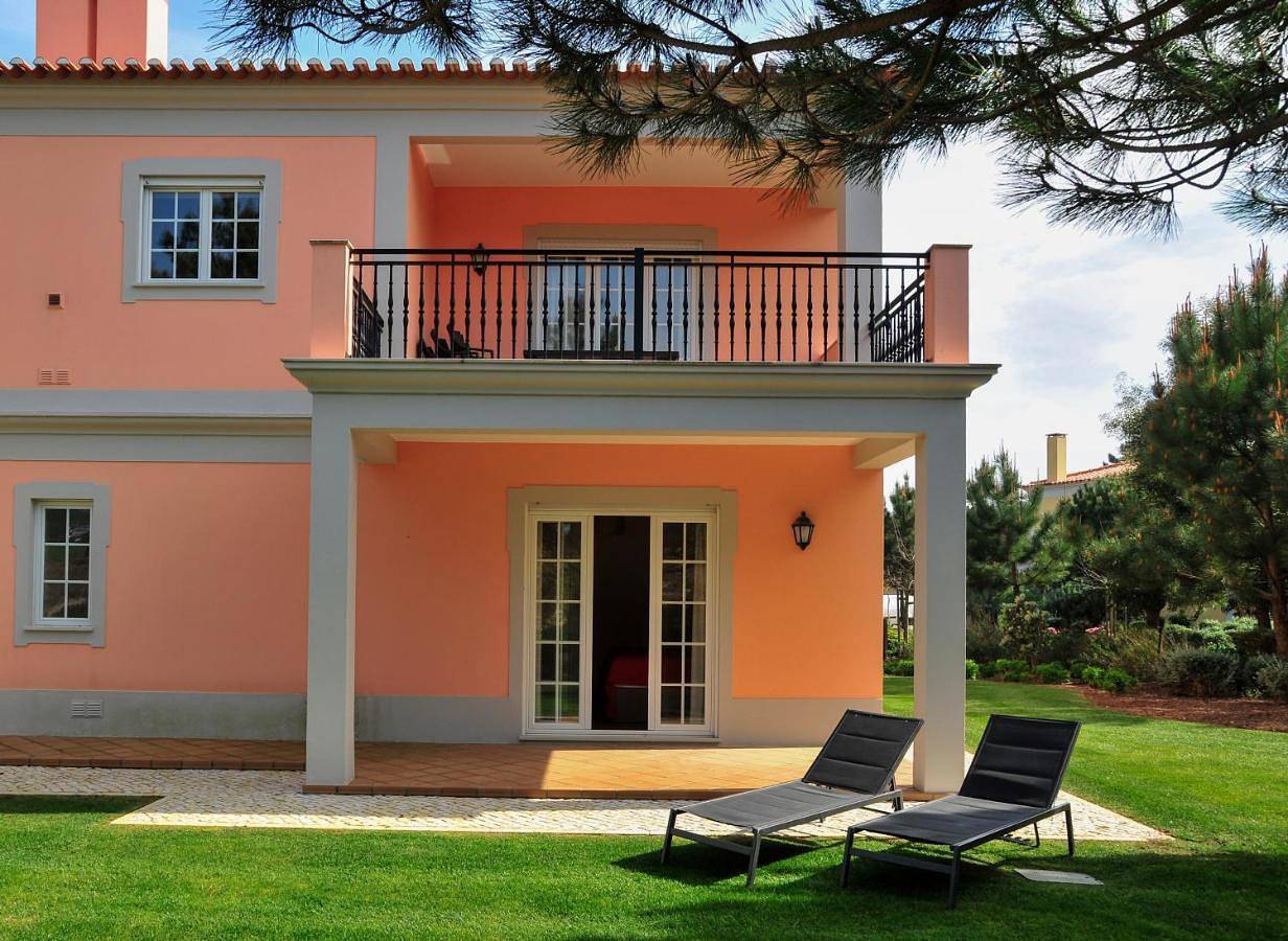 Three-Bedroom Townhouse in Amoreira, Leiria distrito