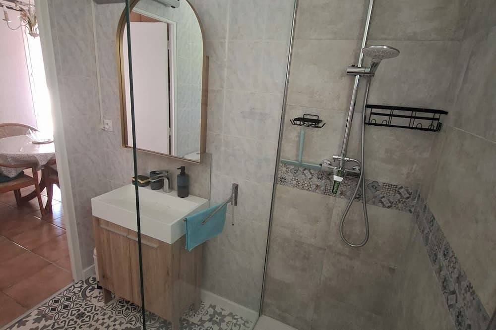 Ganze Wohnung, Air-conditioned, bright, and quiet studio apartment in Gréoux-les-Bains in Gréoux-les-Bains, Alpes-de-Haute-Provence