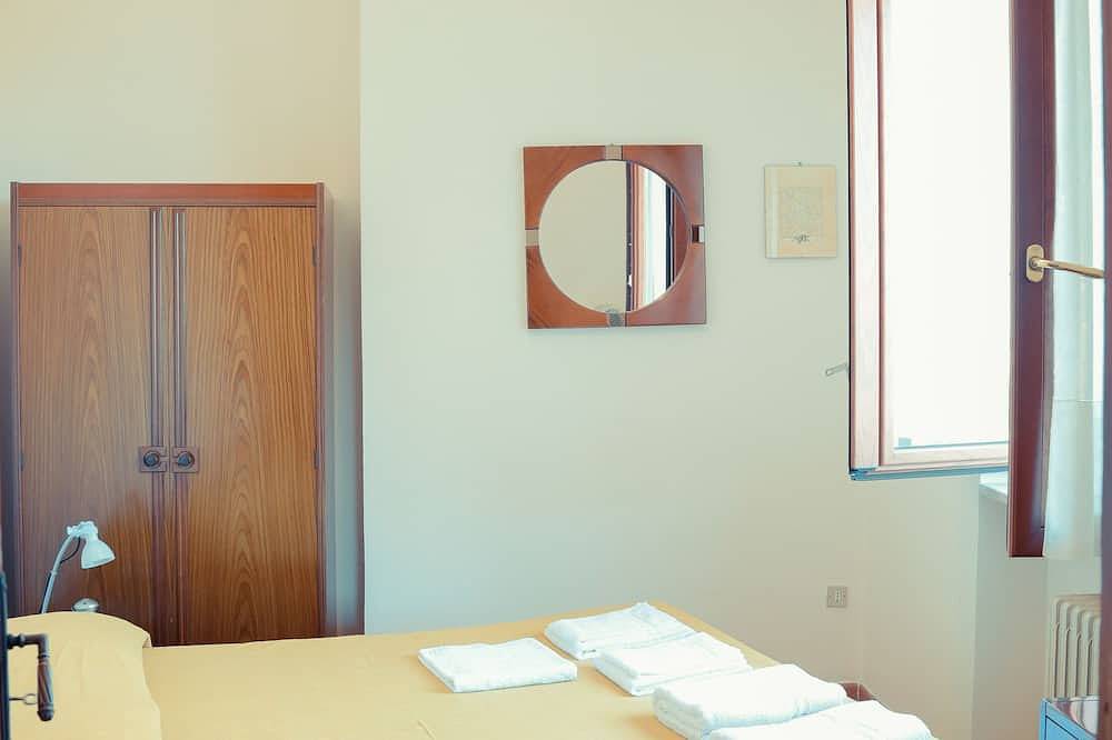 Appartement entier, Appartement Rosa dans une villa in Pontone, Scala