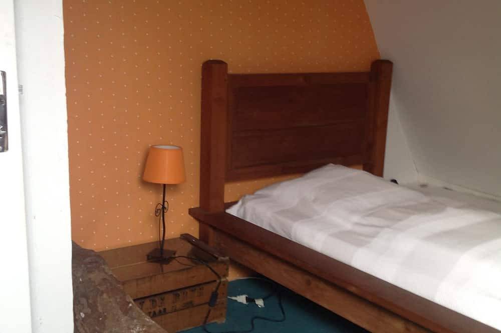 Dépendance  dans un Prieuré du Xvi° siècle. in La Bruère-sur-Loir, Vallée de la Loire