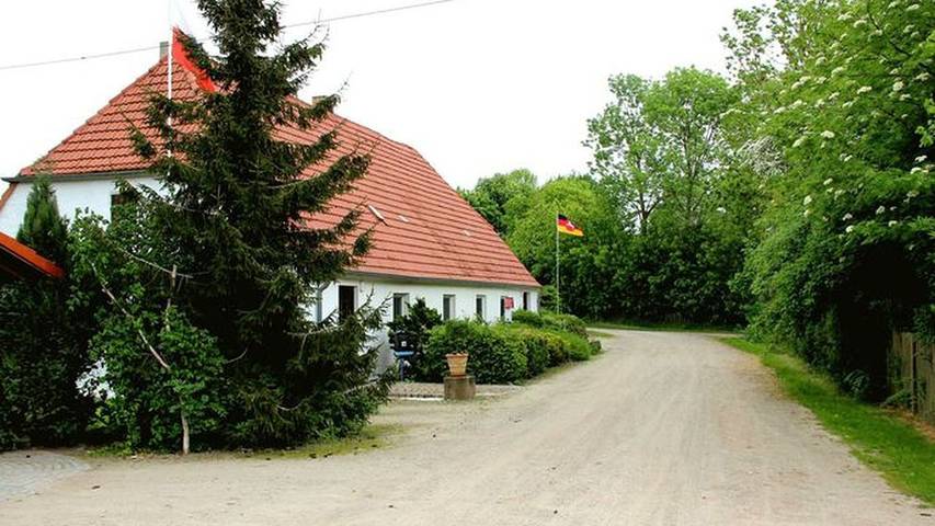 Ferienwohnung für 5 Personen, mit Garten, kinderfreundlich in Hohen Demzin