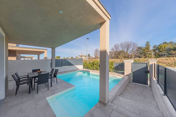 Villa per 8 persone, con giardino e balcone nonché sauna, con animali domestici in Sirmione