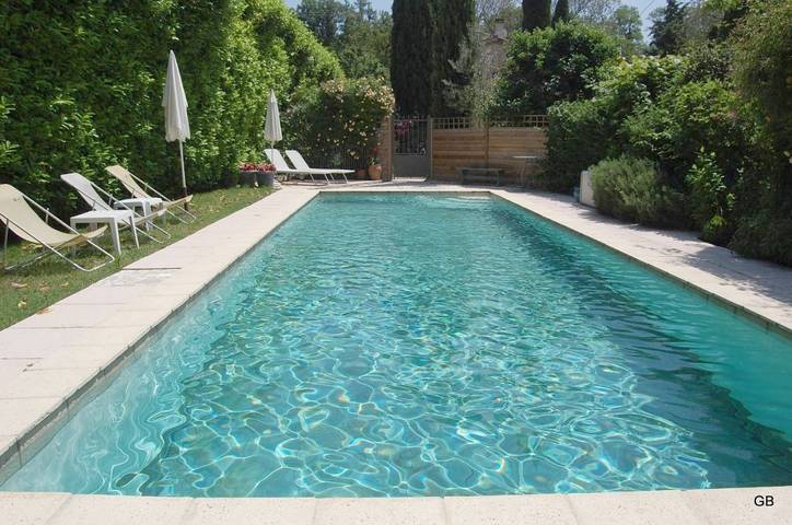 Chambre d’hôte pour 2 personnes, avec jardin ainsi que piscine et vue