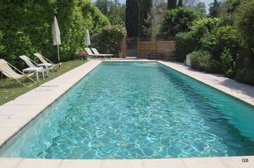 Location de vacances pour 2 personnes, avec piscine ainsi que vue et jardin à Upie