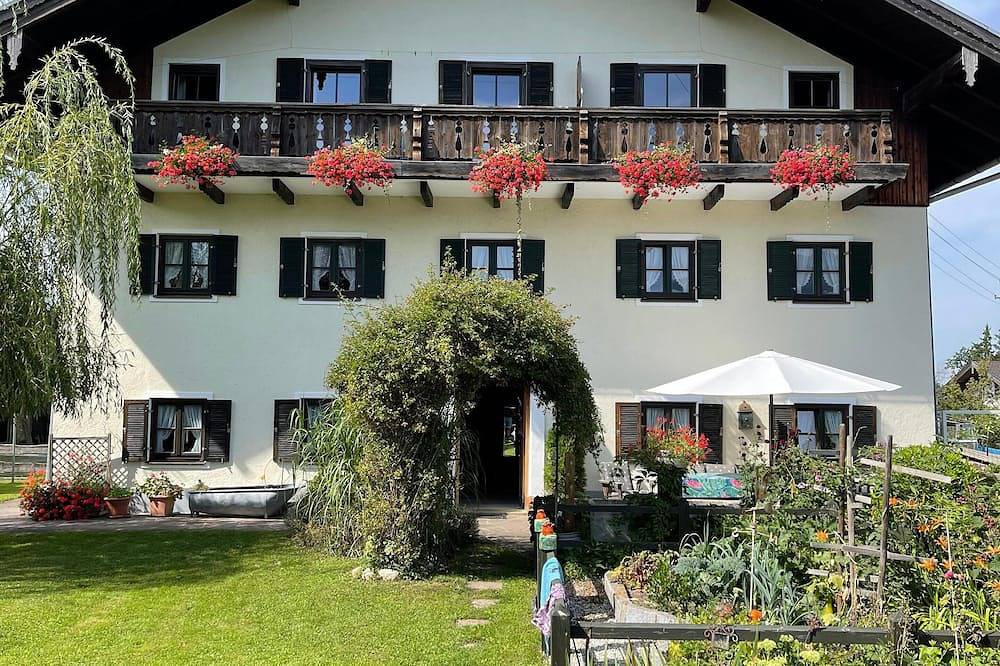Ganze Wohnung, Ferienwohnung 60m², 2. Stock, 2 Schlafzimmer, Wohnzimmer, Küche, Tv, Balkon in Frasdorf, Chiemsee