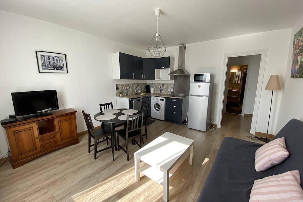 Appartement entier, Chaleureux appartement T2 à proximité de Paris, Orly et Rungis in Fresnes, Val-de-Marne