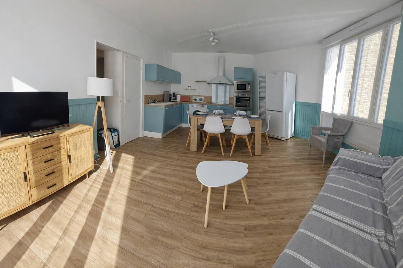 Appartement entier, Appartement « Lumineux Proche Mer » avec Wi-Fi in Saint-Guénolé, Penmarch