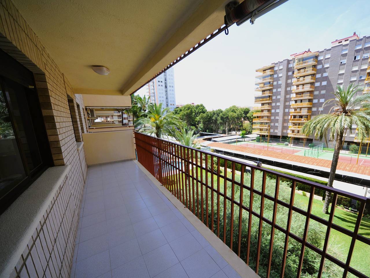 Entire apartment, Apartment in Benicàssim with shared pool and terrace, for 6 people in Benicassim, Costa del Azahar