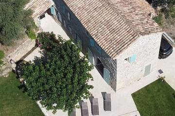Agriturismo pour 8 personnes, avec jardin à Colonzelle