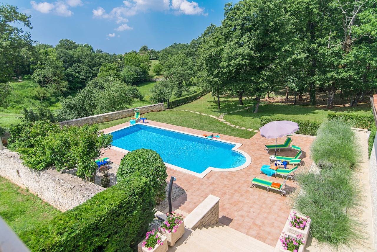 Villa Catarina met mooie en ruime tuin en zwembad in Kringa, Centraal Istrië