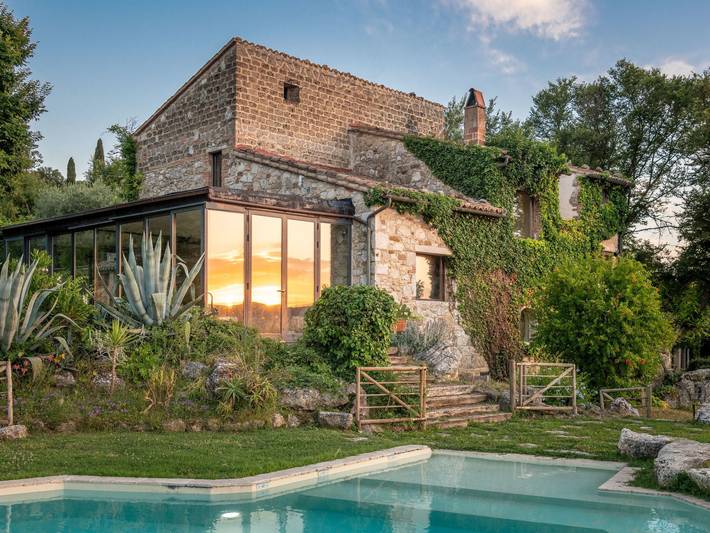 Agriturismo per 10 persone, con Balcone e Terrazza nonché Giardino e Piscina a Montemerano