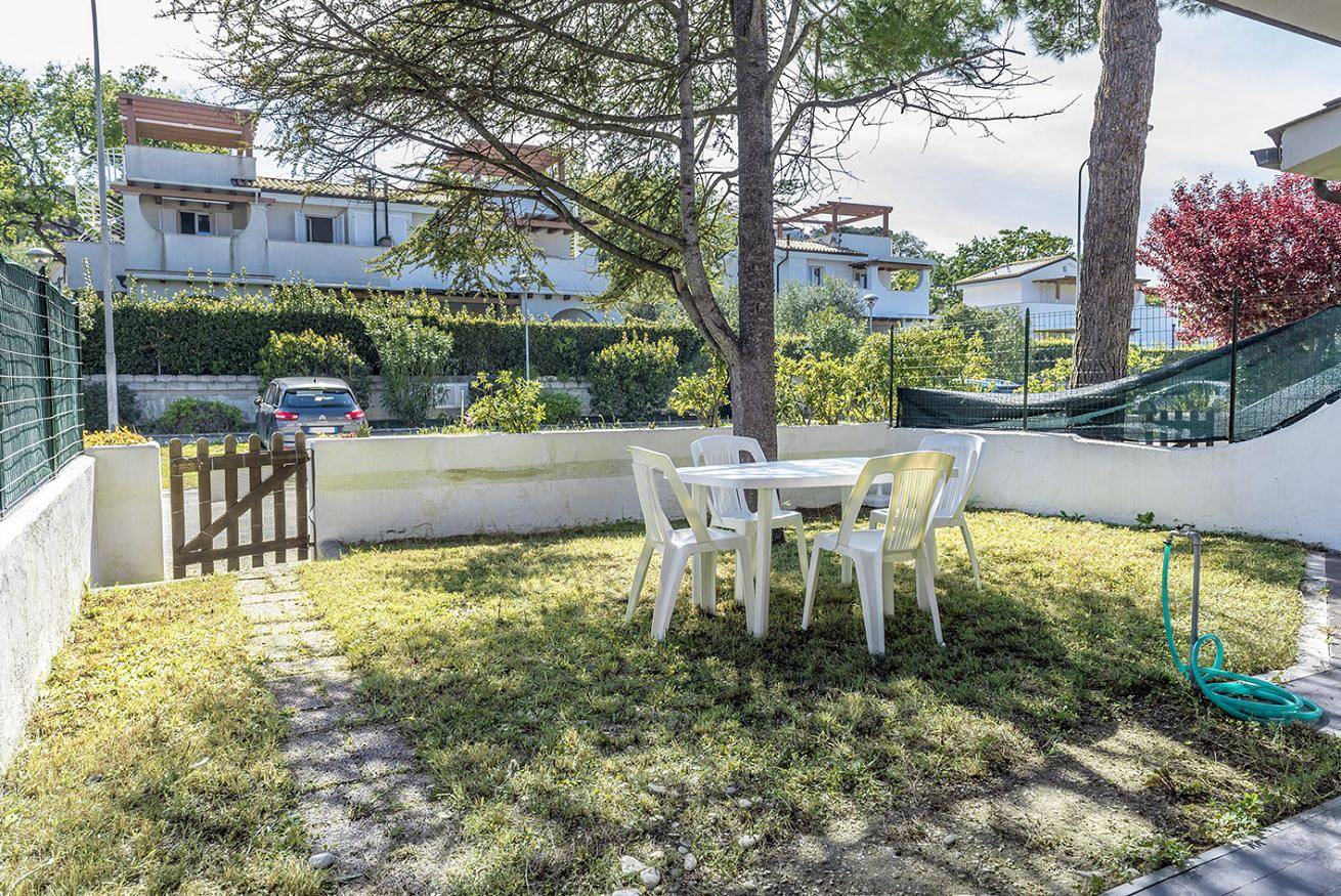 Ganze Wohnung, M050 - Marcelli, three-room apartment with garden 200 meters from the sea in Marcelli, Riviera del Conero