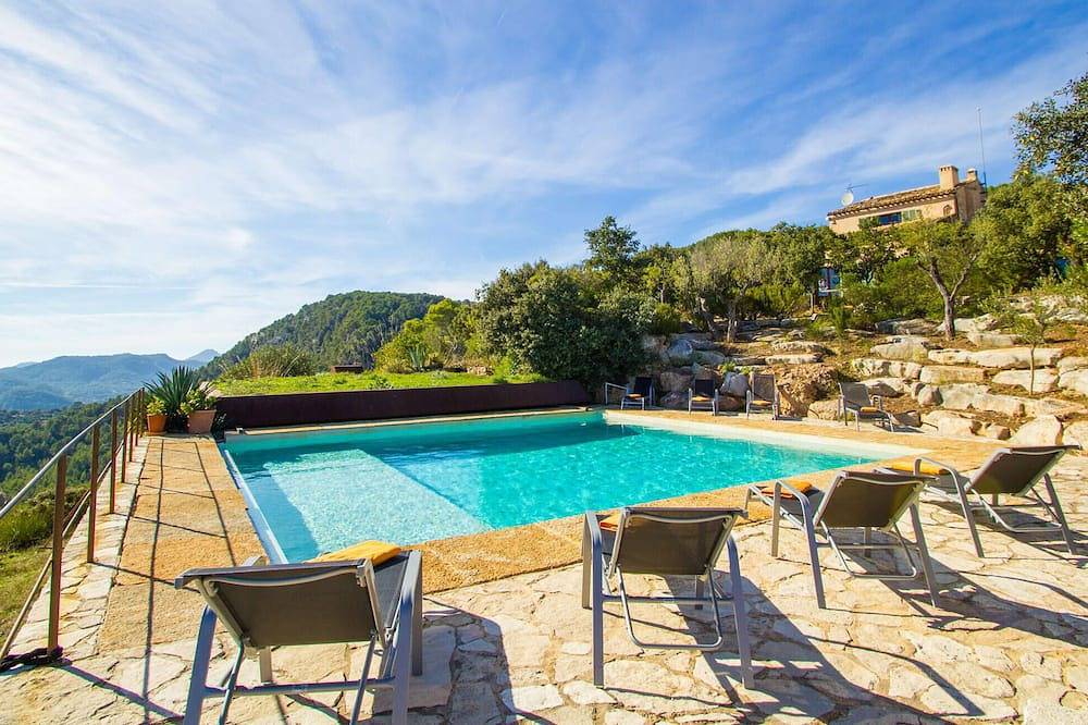 Luxuriöses Haus in Esporles mit privatem Swimmingpool, der sowohl drinnen als. in Esporles, Mallorca Westen