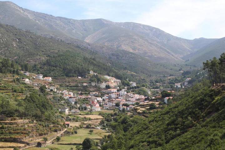 Casa de férias para 18 pessoas, com Varanda e Jardim e ainda Vista em Seia