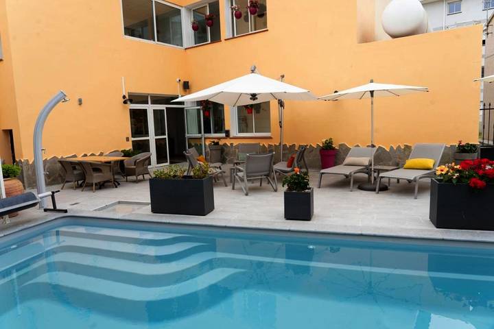 Hôtel pour 3 personnes, avec piscine et jardin dans Office De Tourisme De La Corse Orientale   Fiumorbu Castellu