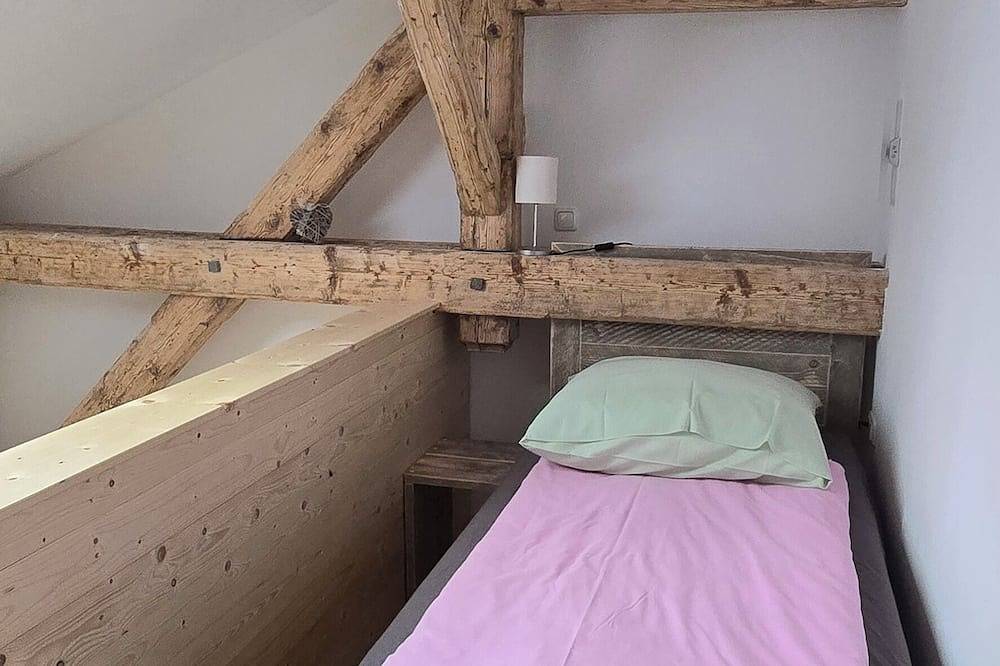 Ganze Wohnung, Ferienwohnung Nr. 6 für 4 Personen  Hunde und Pferde willkommen in Naumburg, Saale-Unstrut
