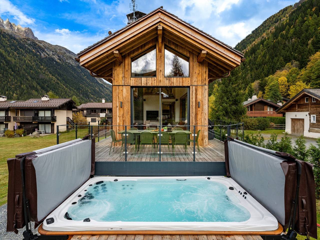Chalet mit 5 Schlafzimmern, Pool und Sauna in Les Grandes Montets, Chamonix