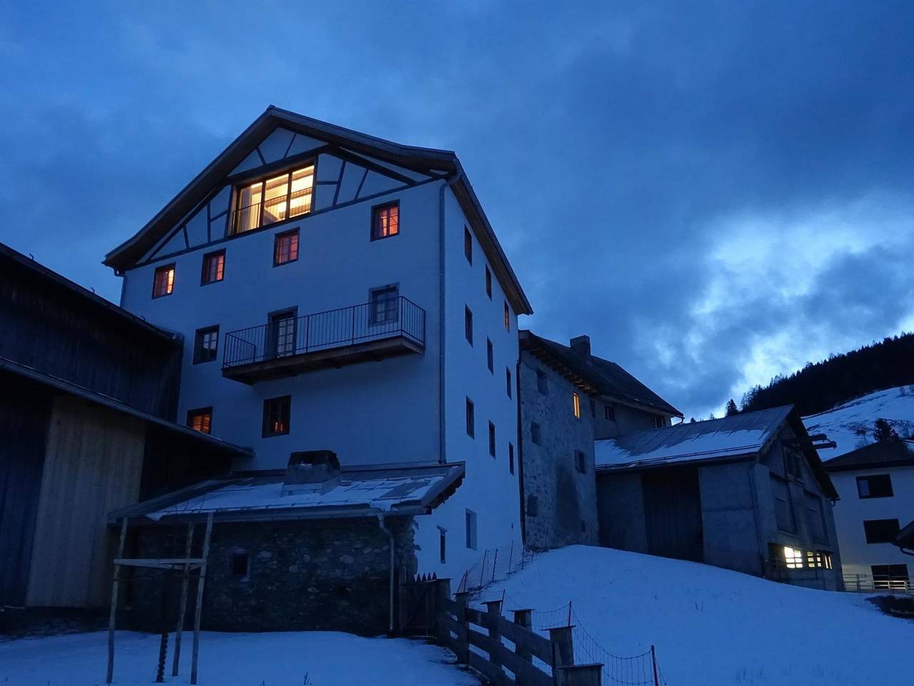 Ganze Ferienwohnung, Tgesa Antgerna - 5.5 Zimmerwohnung - 2-8 Personen in Salux, Surses