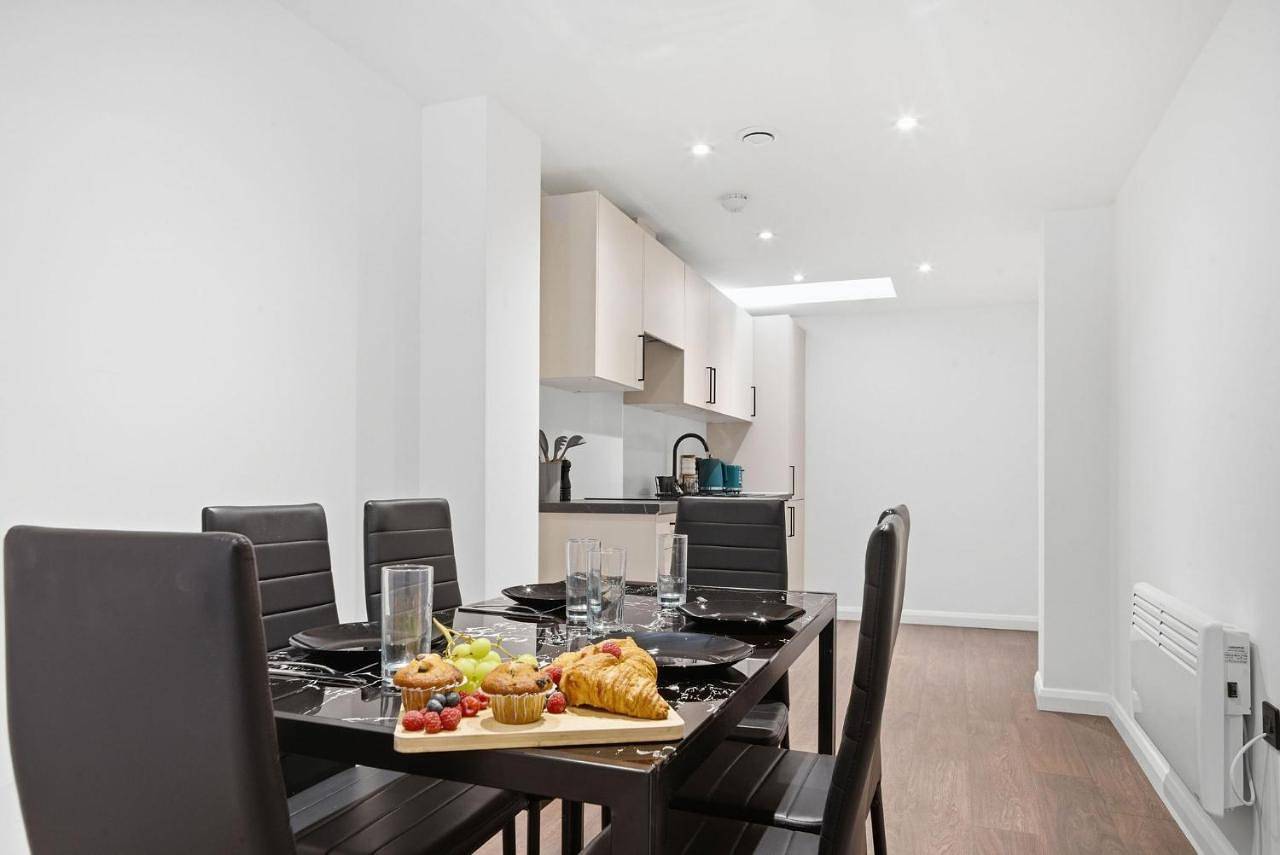 Entire apartment, Two-Bedroom Apartment in Swindon, North Wessex Downs