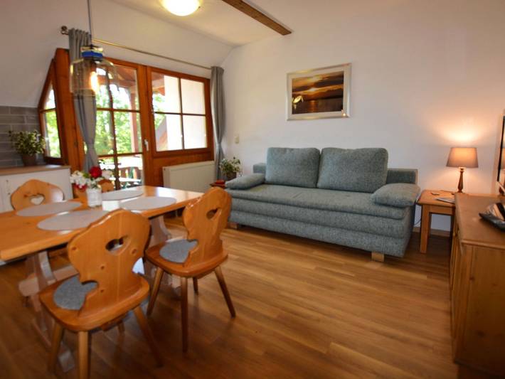 Ferienwohnung für 3 Personen, mit Balkon und Seeblick sowie Sauna, kinderfreundlich in Chieming - 2