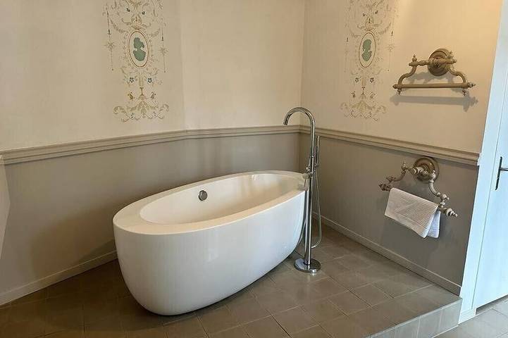 Château pour 2 personnes, avec piscine et jardin dans Auvergne-Rhône-Alpes - 3