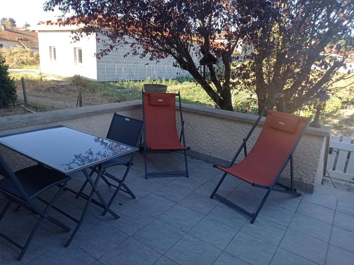 Appartement entier, One-Bedroom Apartment in Bas-en-Basset, Haute-Loire