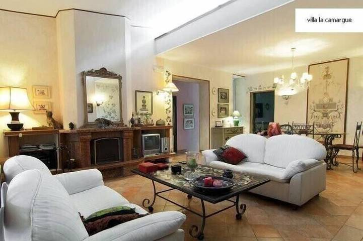 Villa for 14 people, with yard and balcony in Gaeta