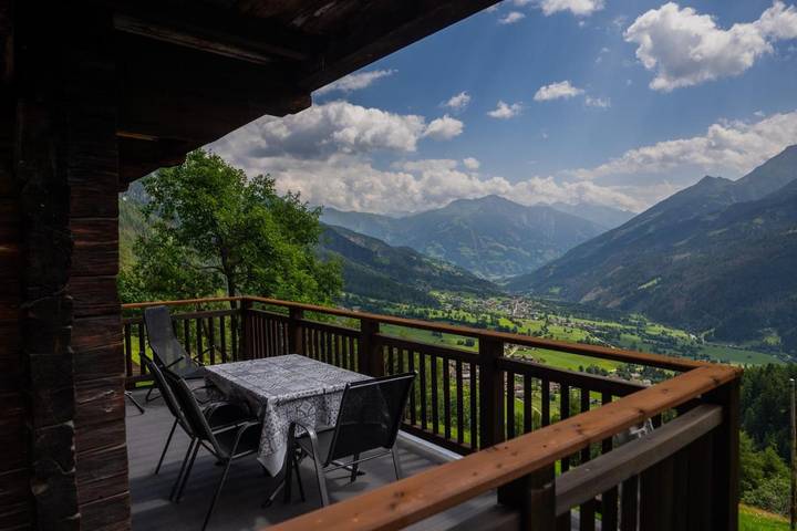 Ferienwohnung für 4 Personen, mit Terrasse und Ausblick in Virgen - 2