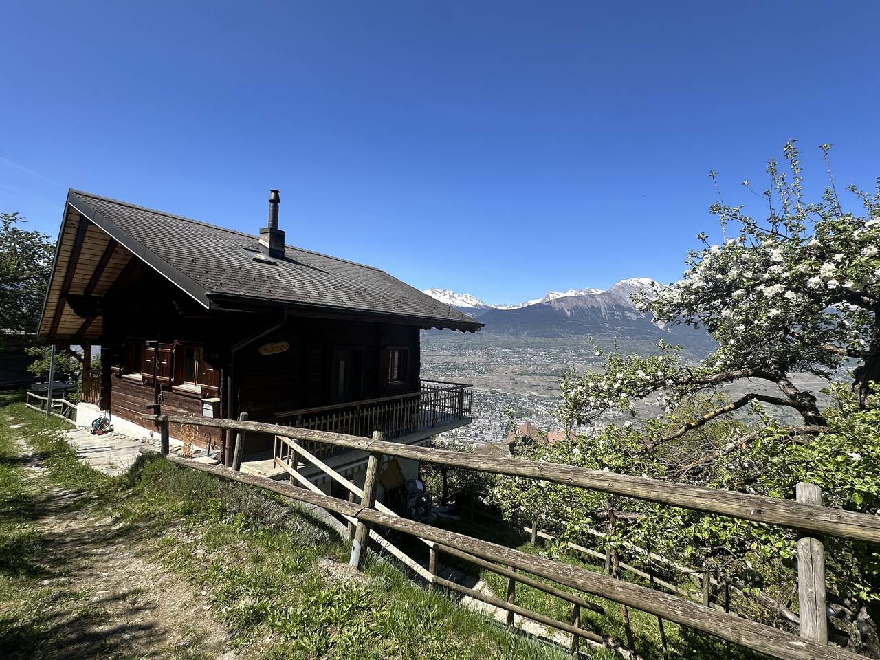 Alpine Nest Chalet – Stunning Mountain Views in Les Agettes, Walliser Alpen