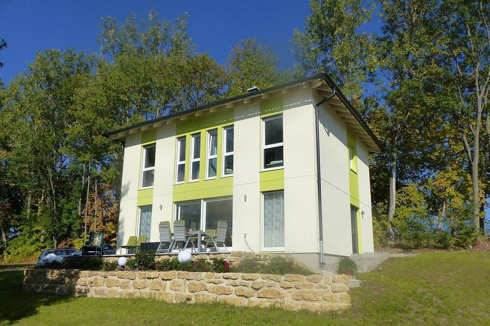 Vacation home on the Hohenfelden reservoir with its own jetty and rowing boat & electric motor in Hohenfelden, Weimarer Land