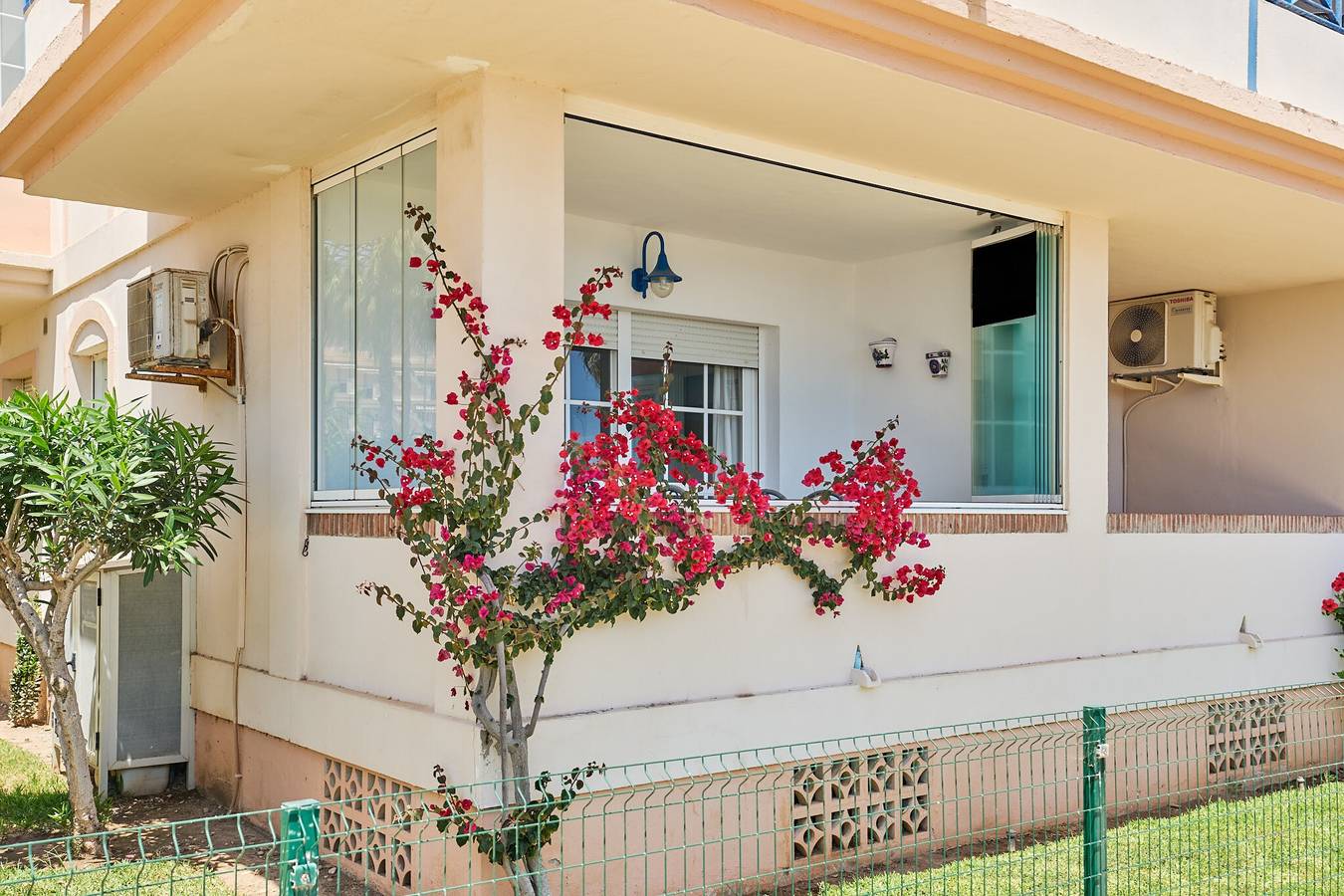 Apartamento entero, Apartamento Vacacional en Primera Línea con Vista al Mar, Terraza Cubierta y Wi-Fi in Torrox Costa, Torrox