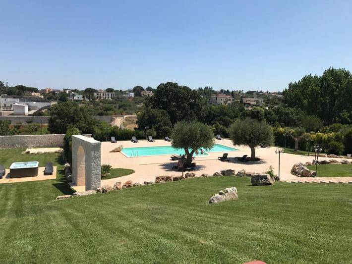 Hôtel pour 2 personnes, avec vue ainsi que jardin et piscine à Castellana Grotte - 3