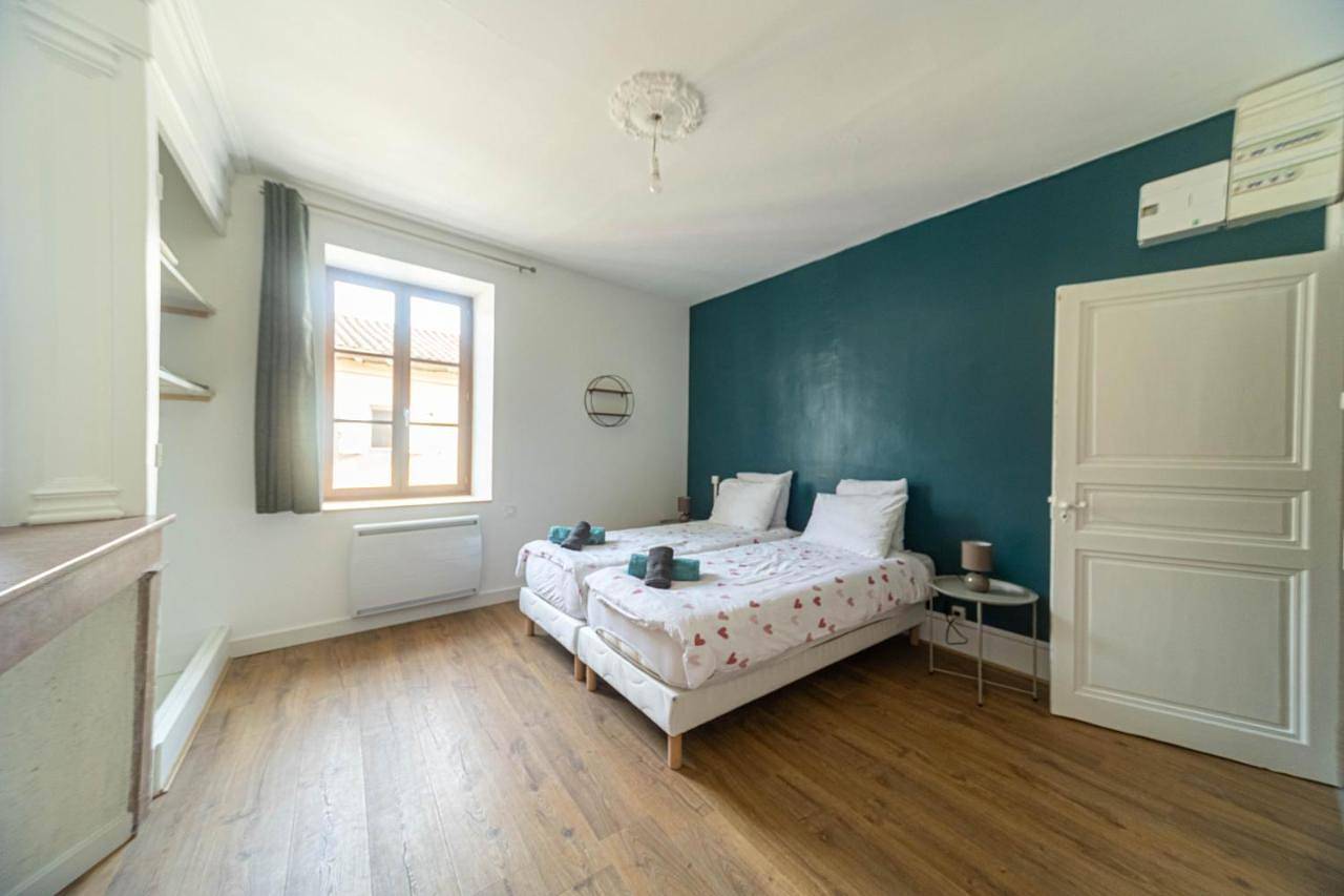 Appartement entier, Two-Bedroom Family Apartment in Saint-Didier-sur-Chalaronne, Région de Bourg-en-Bresse