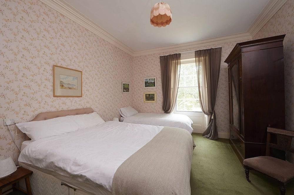 Kingillie House, erbaut im achtzehnten Jahrhundert, schöne Aussicht auf das Hochland in Highlands