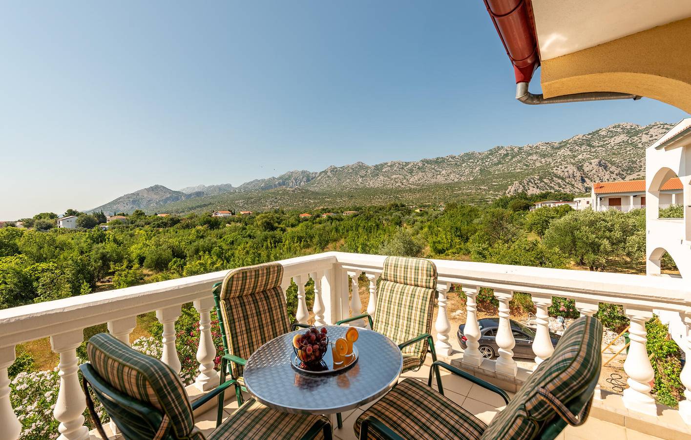 Ganze Ferienwohnung, Ferienwohnung für 4 Personen mit Terrasse in Starigrad, Zadar